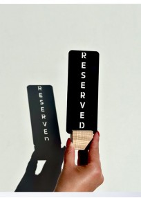 Reserved на оргстекле и деревянной подставке (арт.Stz12)